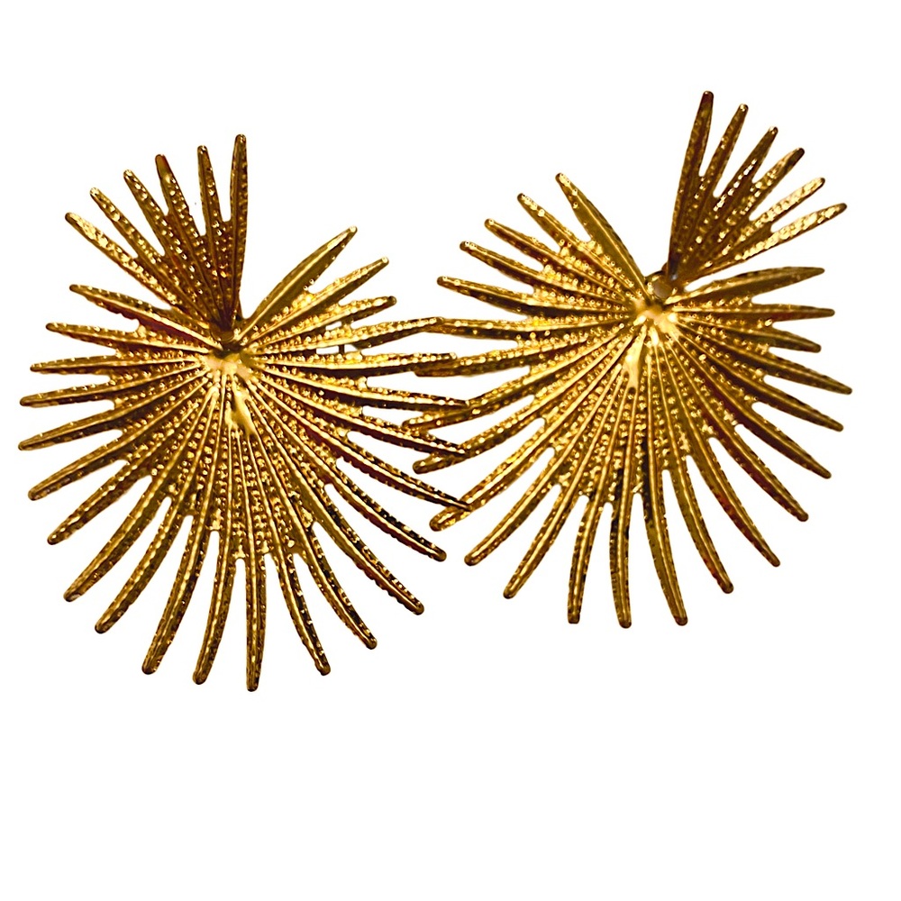 Leaf Shape Earring - image 1